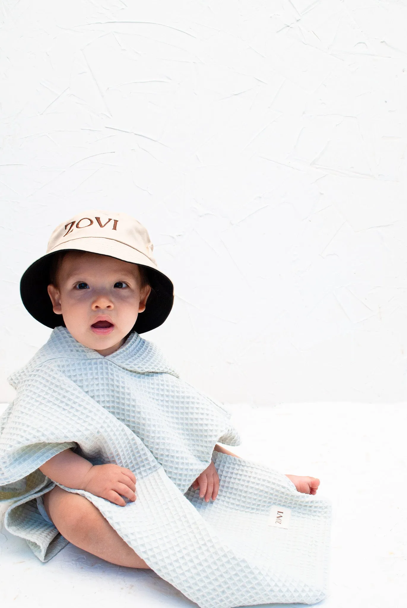 REVERSIBLE BUCKET HAT
