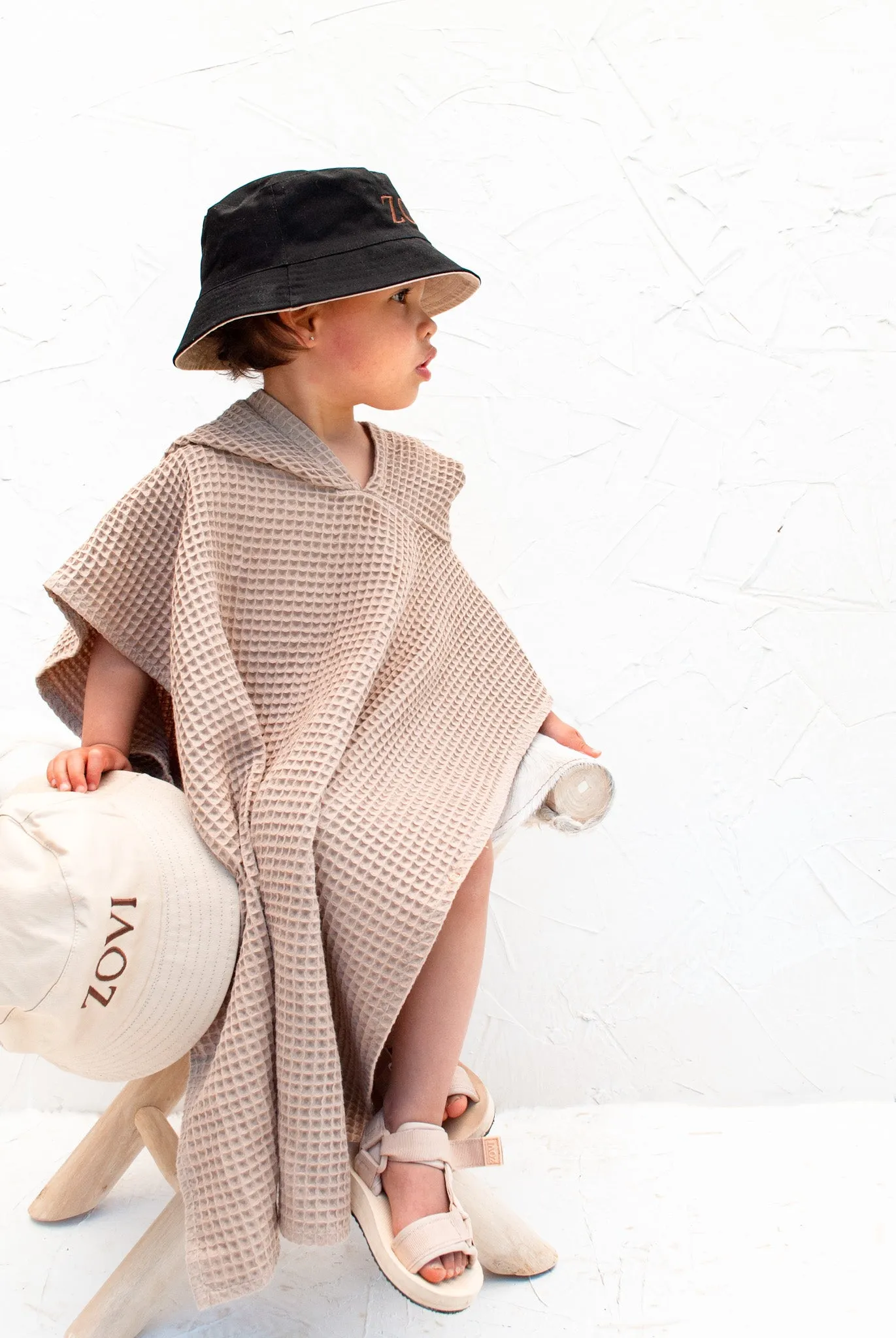 REVERSIBLE BUCKET HAT